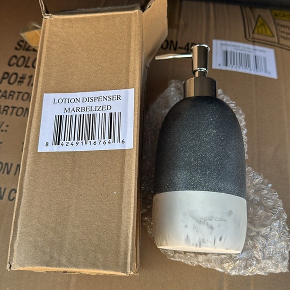 2 pack Sweet Home Collection Bathroom Accessories Collections Lotion Pump/Soap - Picture 4 of 4